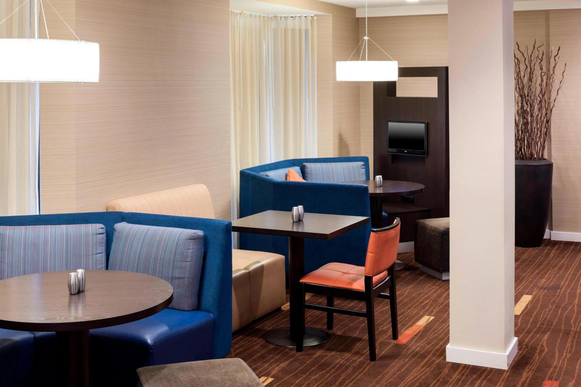 Hotel Courtyard By Marriott Wichita East Exterior foto